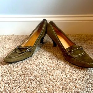 Olive healed Paolo Loafers